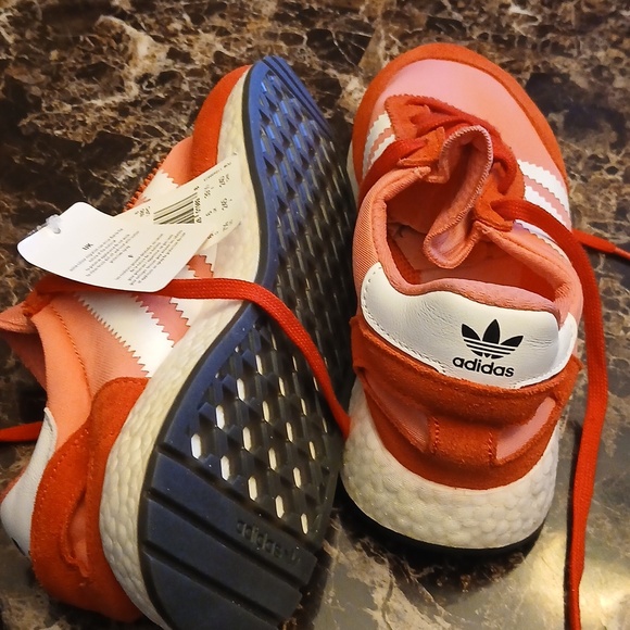 NWT ADIDAS RUNNERS - Picture 5 of 5